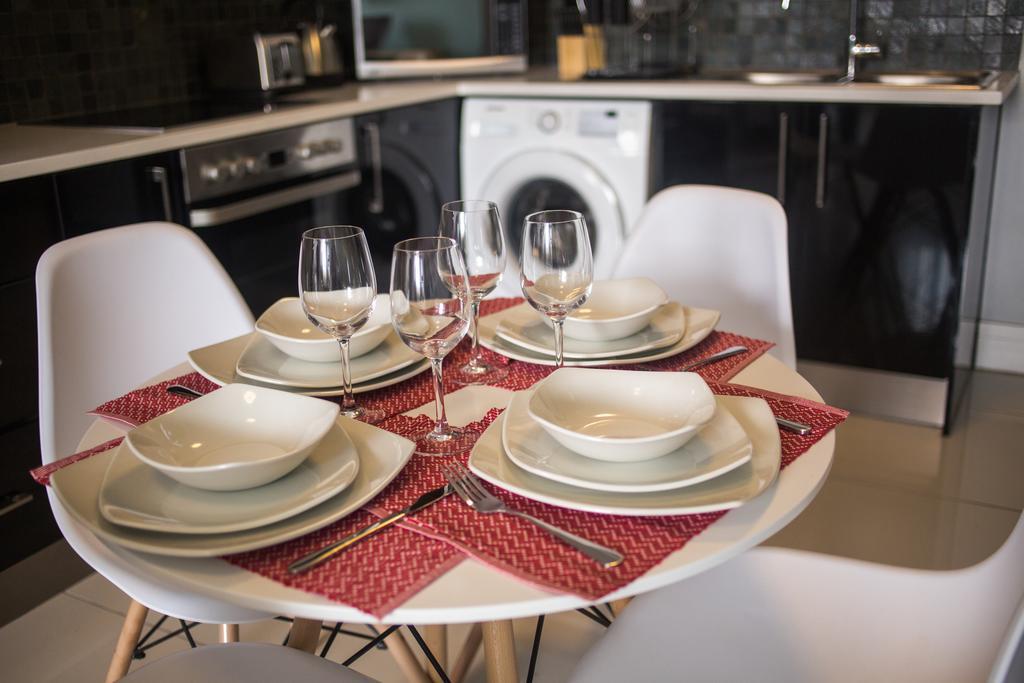 Apartment 64 At 77 On Independence Ave วินด์ฮุก ภายนอก รูปภาพ