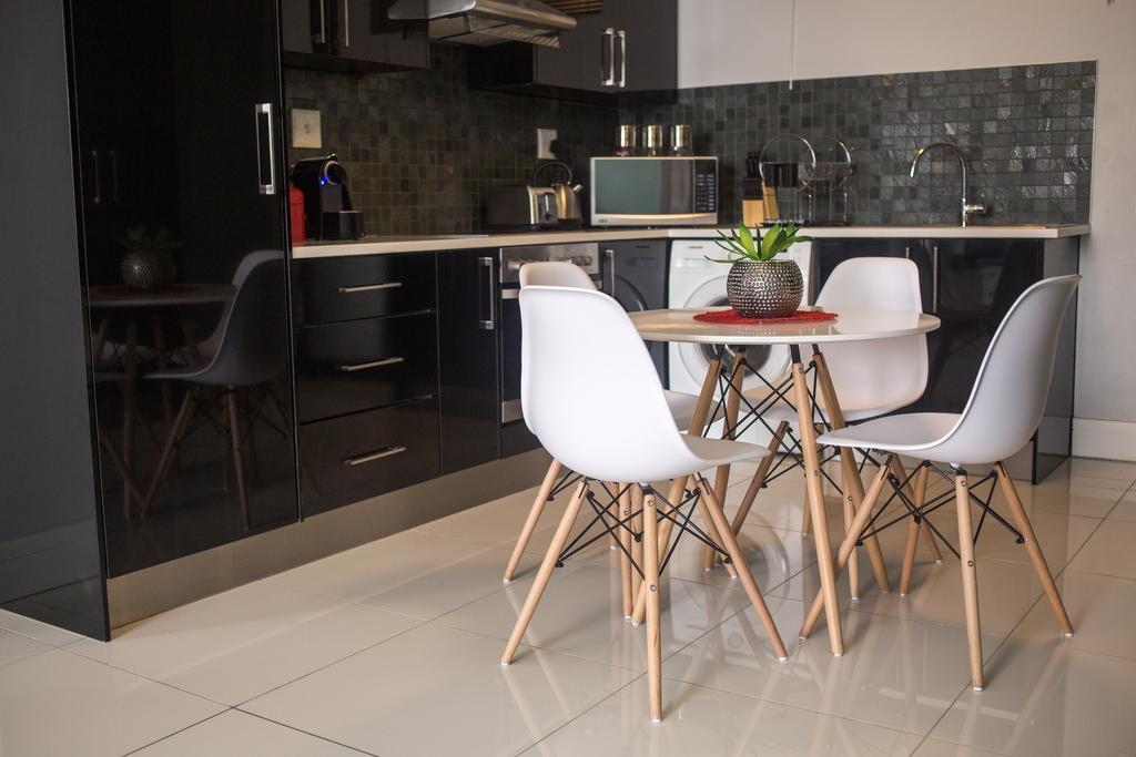 Apartment 64 At 77 On Independence Ave วินด์ฮุก ภายนอก รูปภาพ