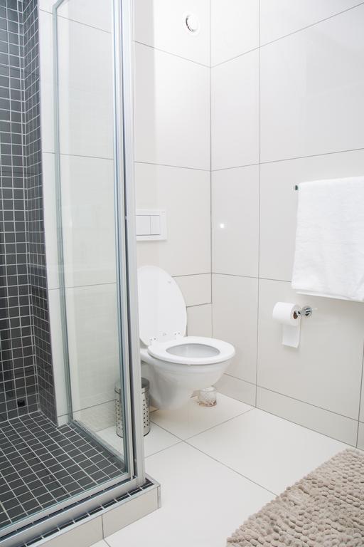 Apartment 64 At 77 On Independence Ave วินด์ฮุก ภายนอก รูปภาพ