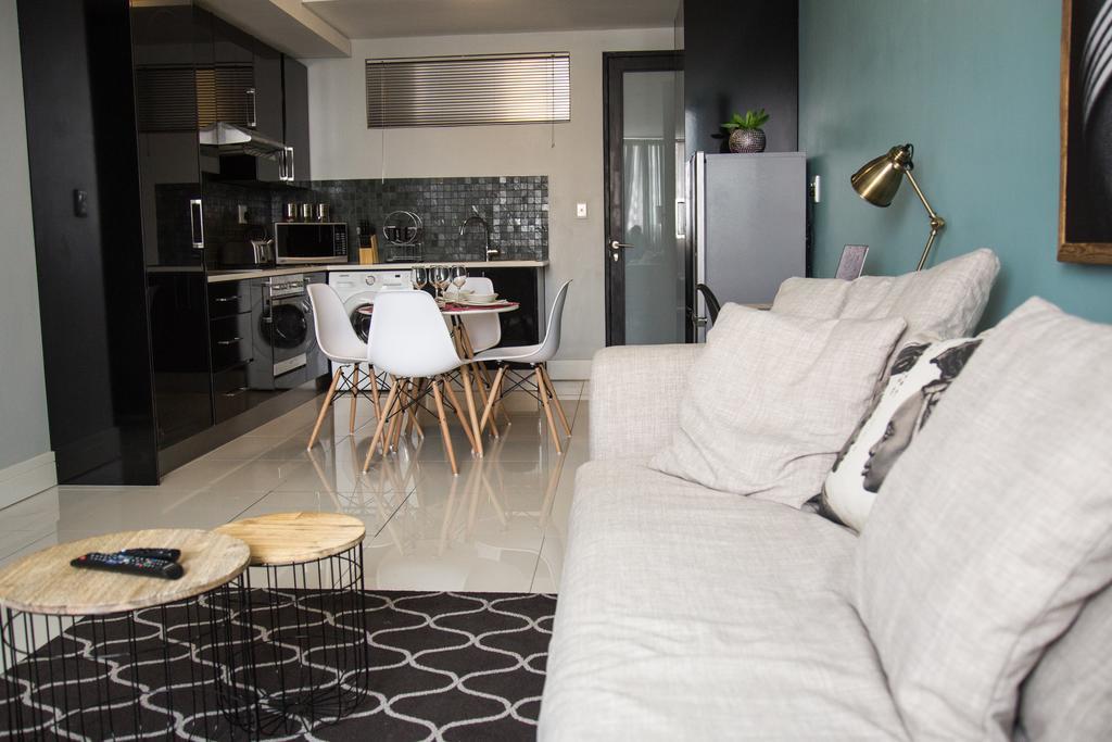Apartment 64 At 77 On Independence Ave วินด์ฮุก ภายนอก รูปภาพ