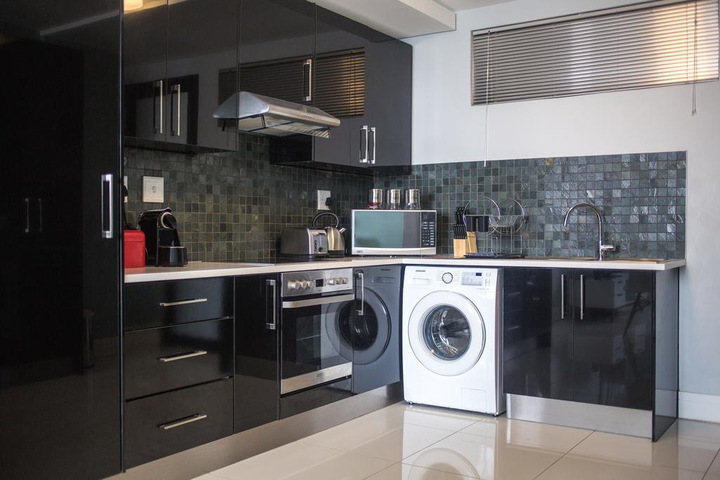 Apartment 64 At 77 On Independence Ave วินด์ฮุก ภายนอก รูปภาพ