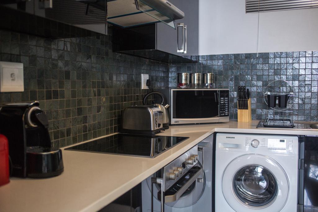 Apartment 64 At 77 On Independence Ave วินด์ฮุก ภายนอก รูปภาพ